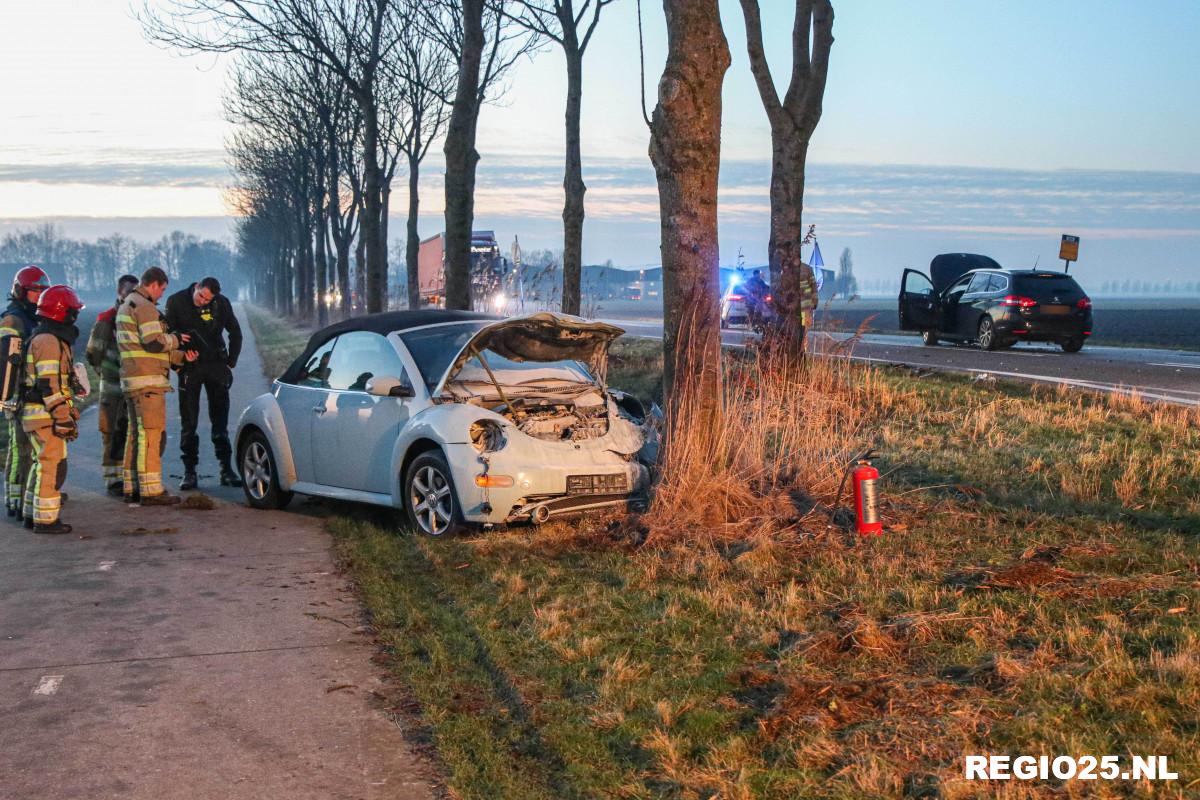 Auto vat vlam na aanrijding Espelerweg