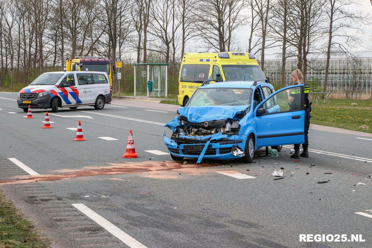 Auto botst op vrachtwagen op N765