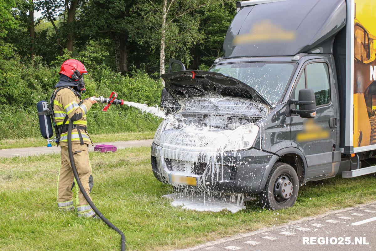 Brand in bakwagen op N351