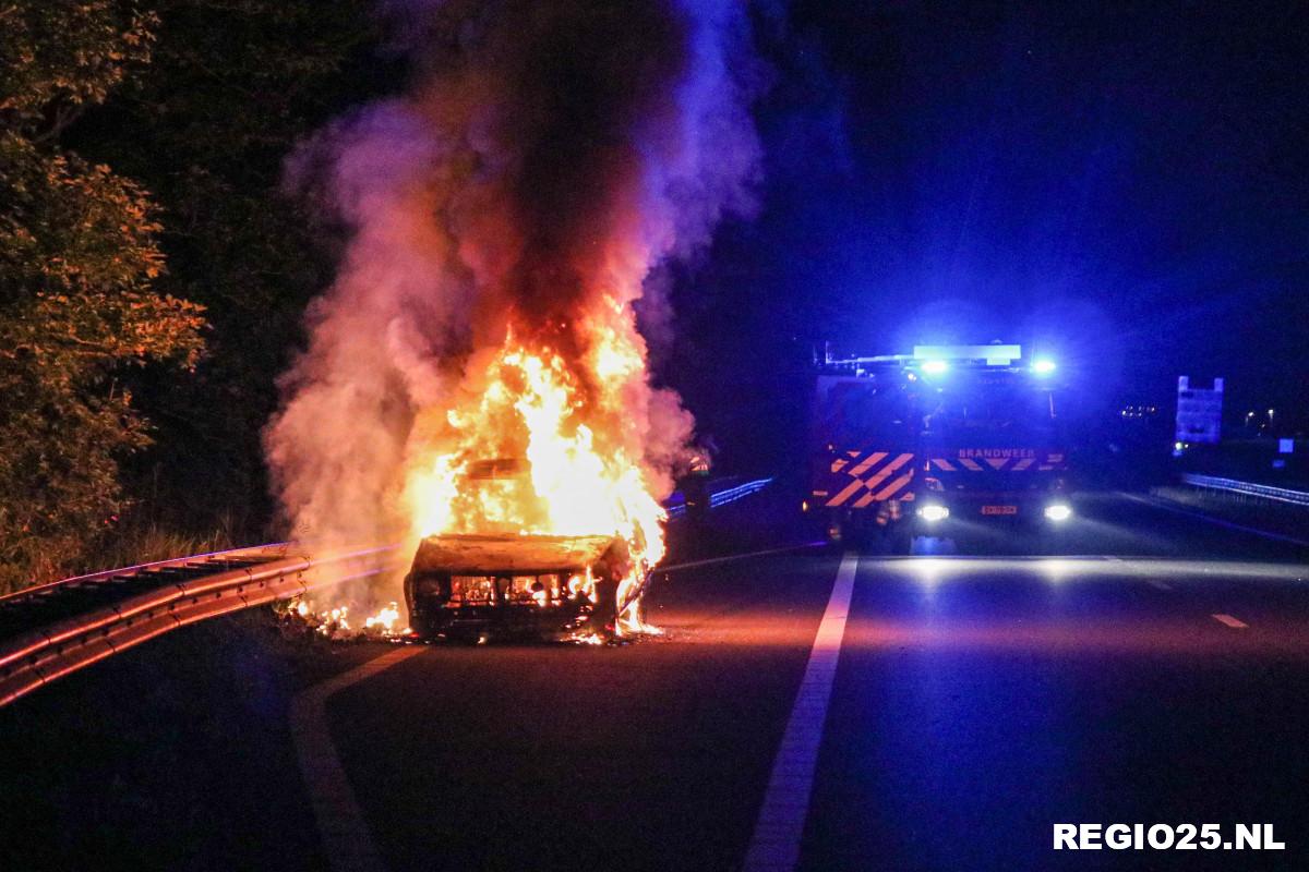 Bestuurder spoorloos bij autobrand N50