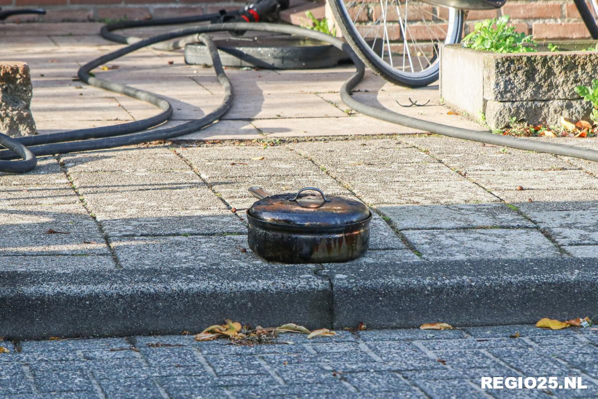 Veel rook in woning door pan op het vuur