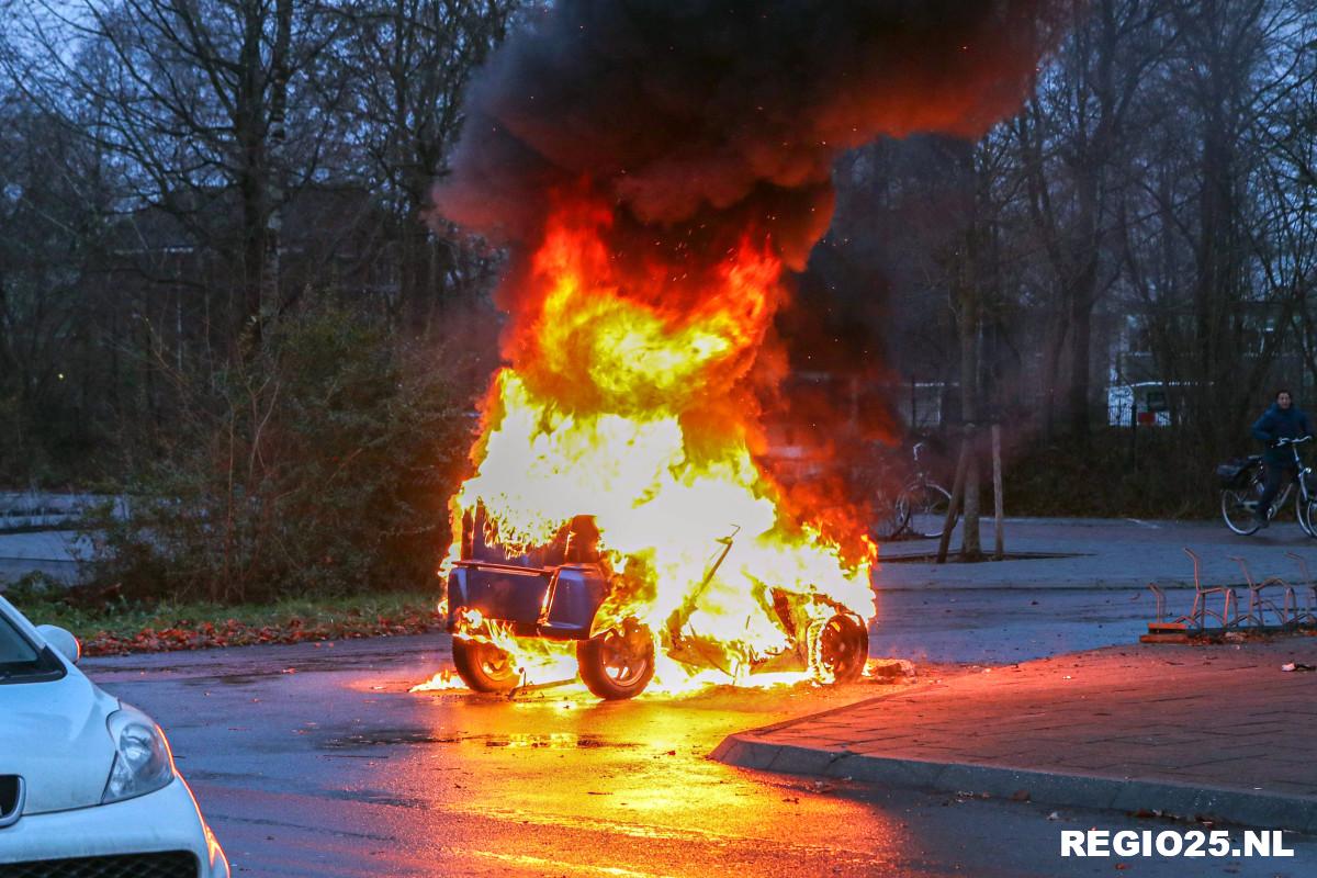 Brommobiel tot de grond toe afgebrand