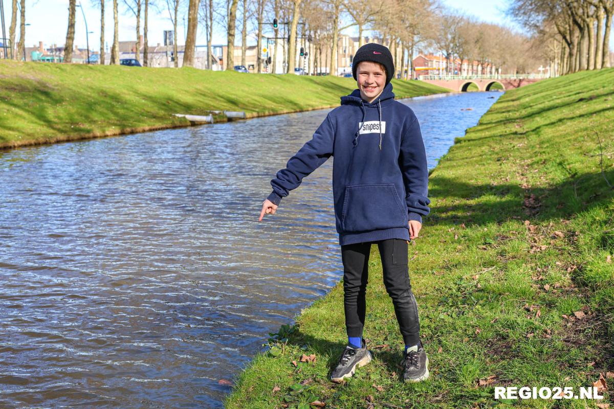 Sam (11) redt hondje uit het water