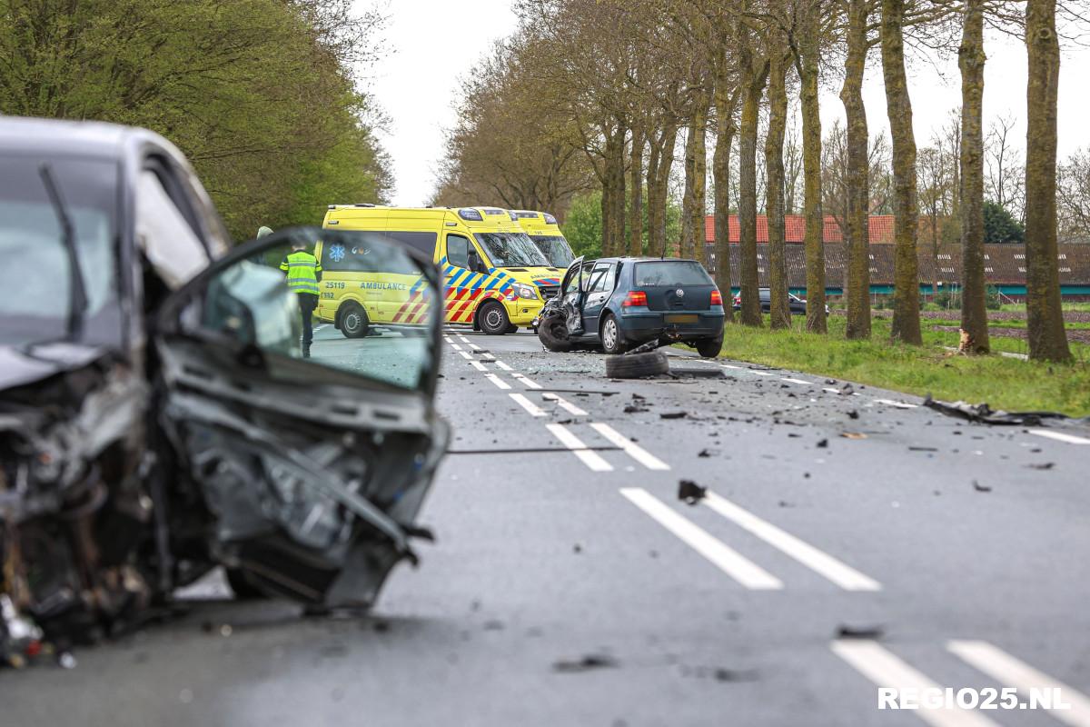 Twee gewonden bij flinke aanrijding