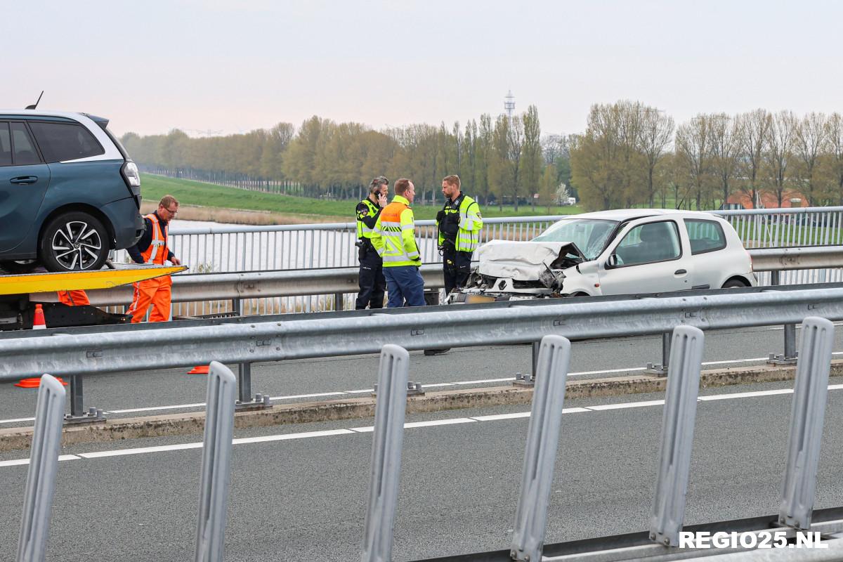 Gewonde bij aanrijding op Ramspolbrug