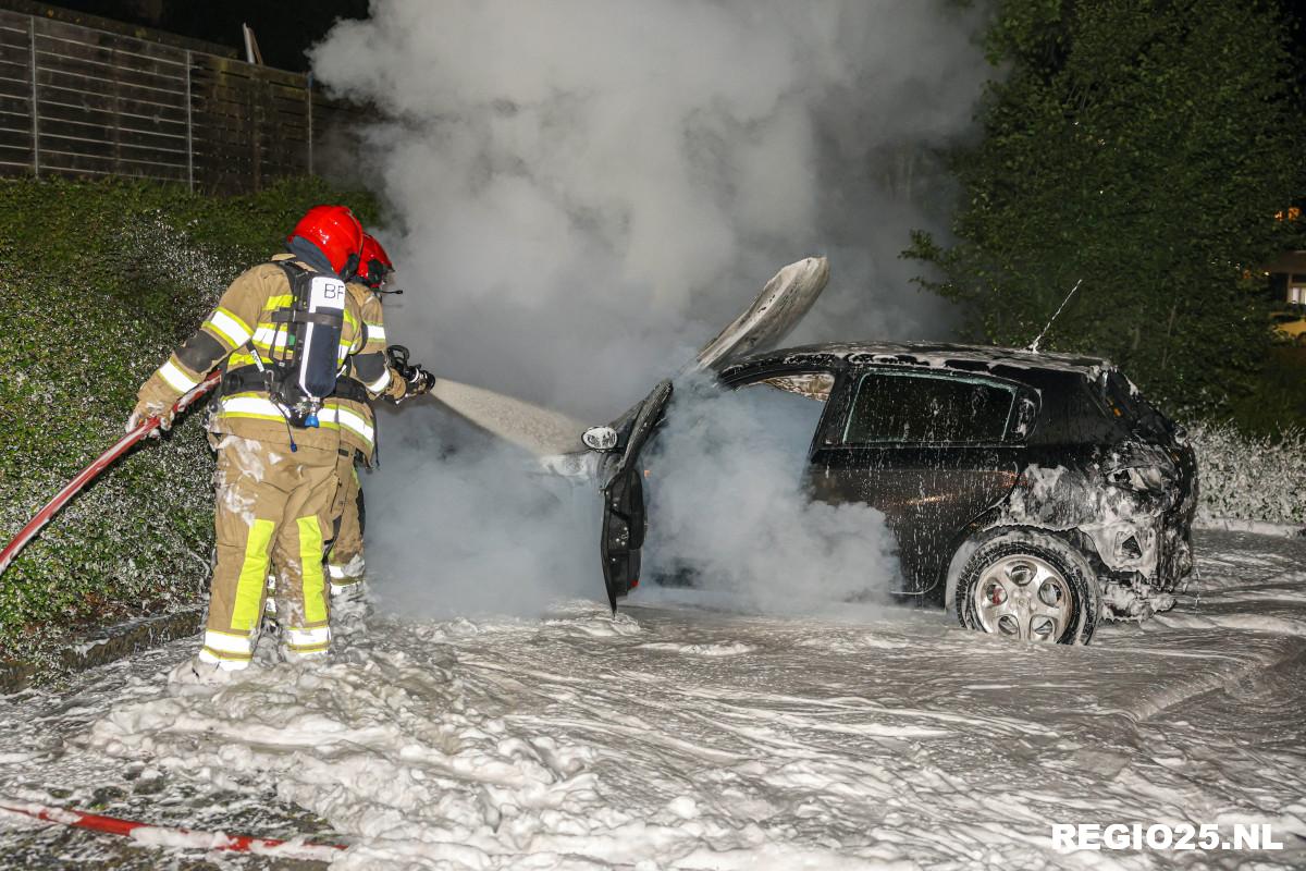 Auto uitgebrand in Saturnusstraat