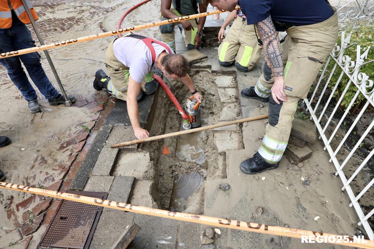 Gesprongen waterleiding in Berkenlaan