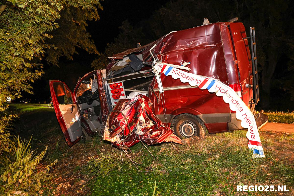 Ravage na botsing tussen viskar en busje