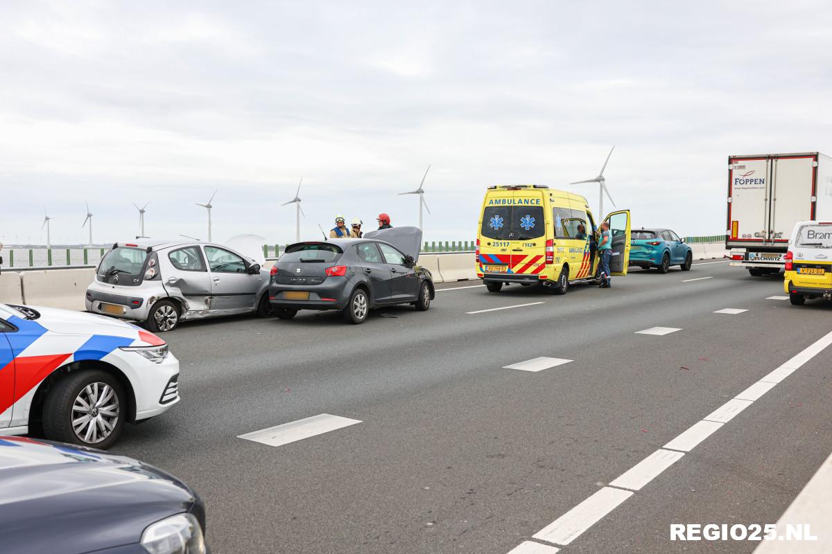 Enorme file door aanrijding op Ketelbrug