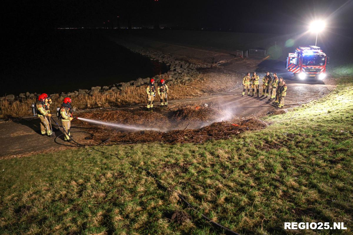 Afvalbrand naast Ketelbrug