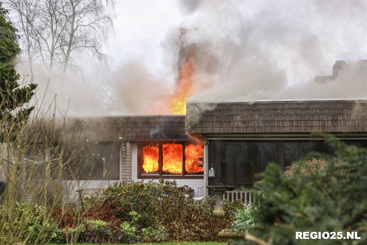 Uitslaande brand in woning Colijnlaan