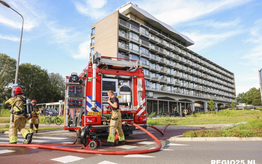 Brand in De Golfslag, woningen ontruimd