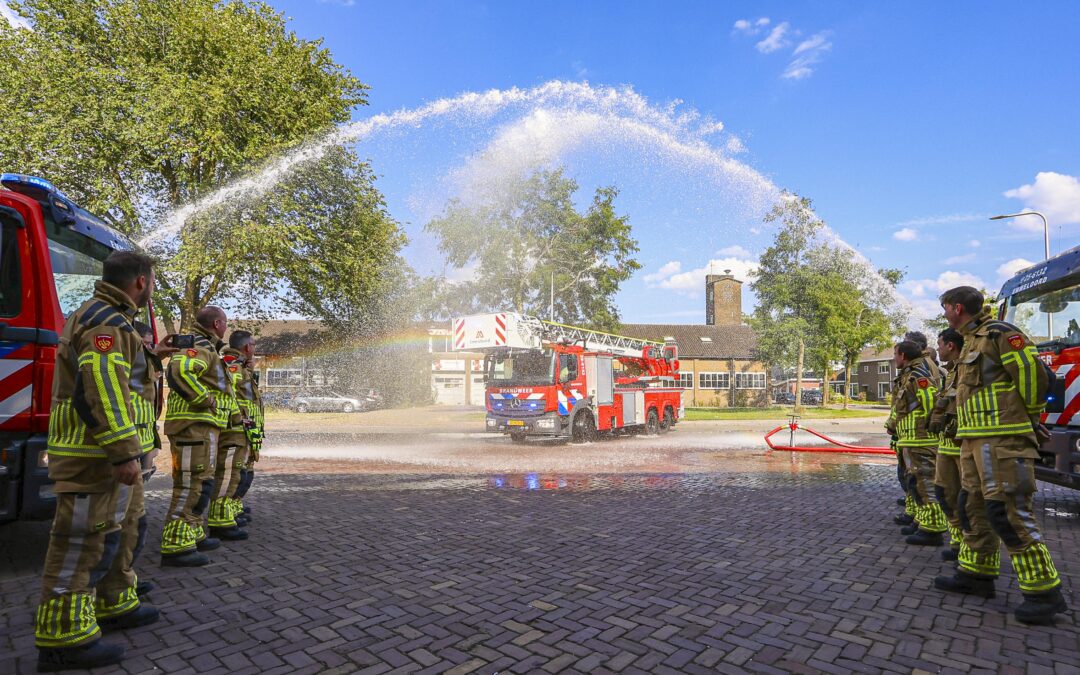 Gloednieuwe ladderwagen voor brandweer Emmeloord