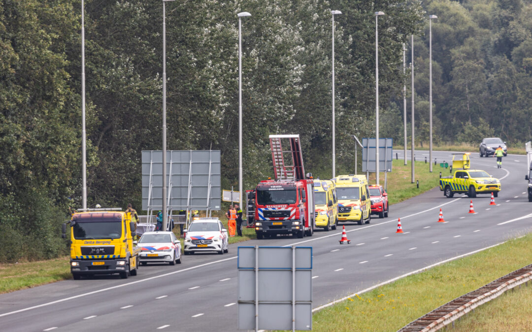 Invalidenbusje raakt van de A6