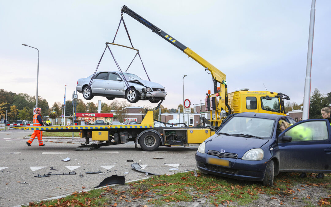 Gewonden en aanhouding bij flinke aanrijding