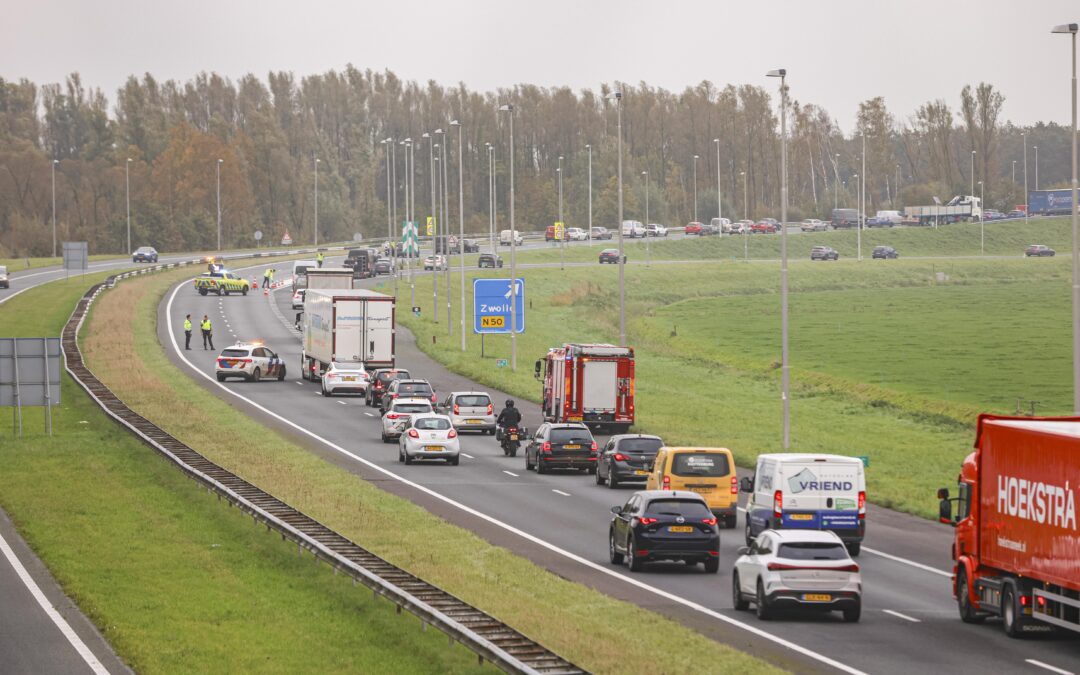 A6 afgesloten na ongeval met gasflessen