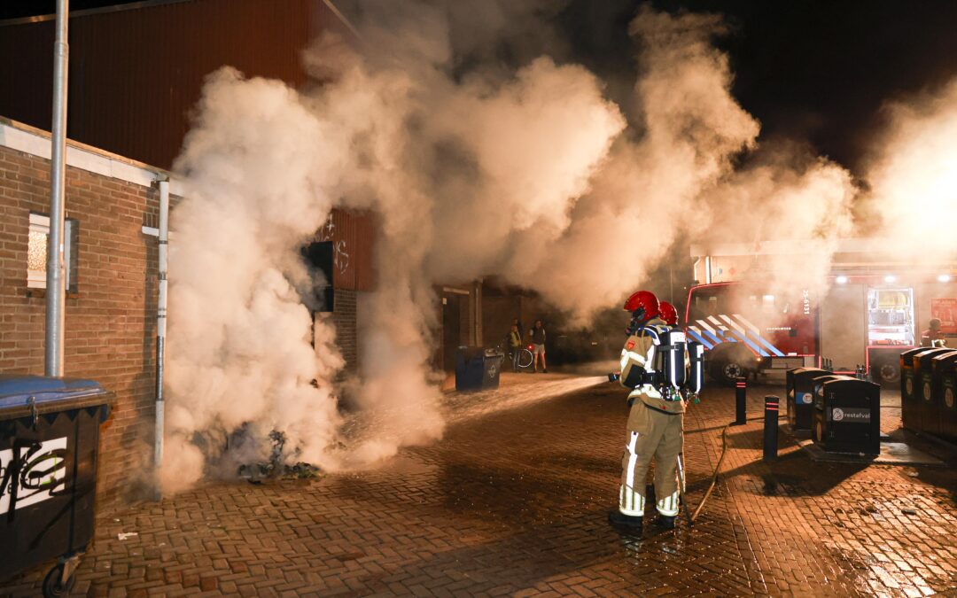 Nachtelijke brand achter kledingwinkel