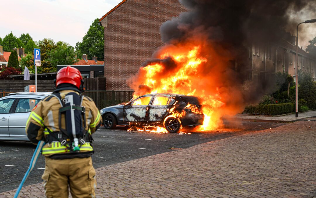 Twee auto’s uitgebrand in Duizendknoopstraat