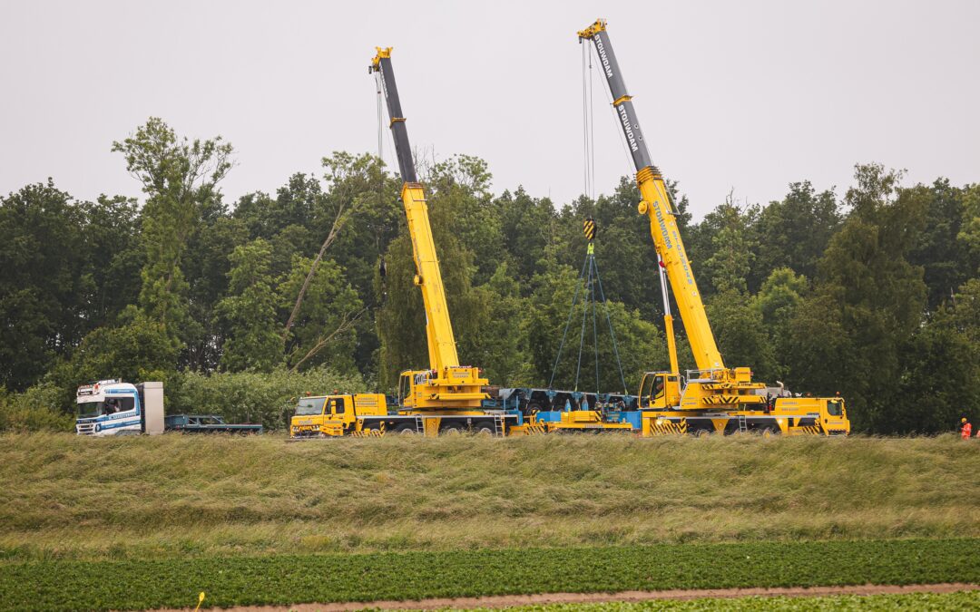 A6 urenlang dicht na brandend speciaal transport
