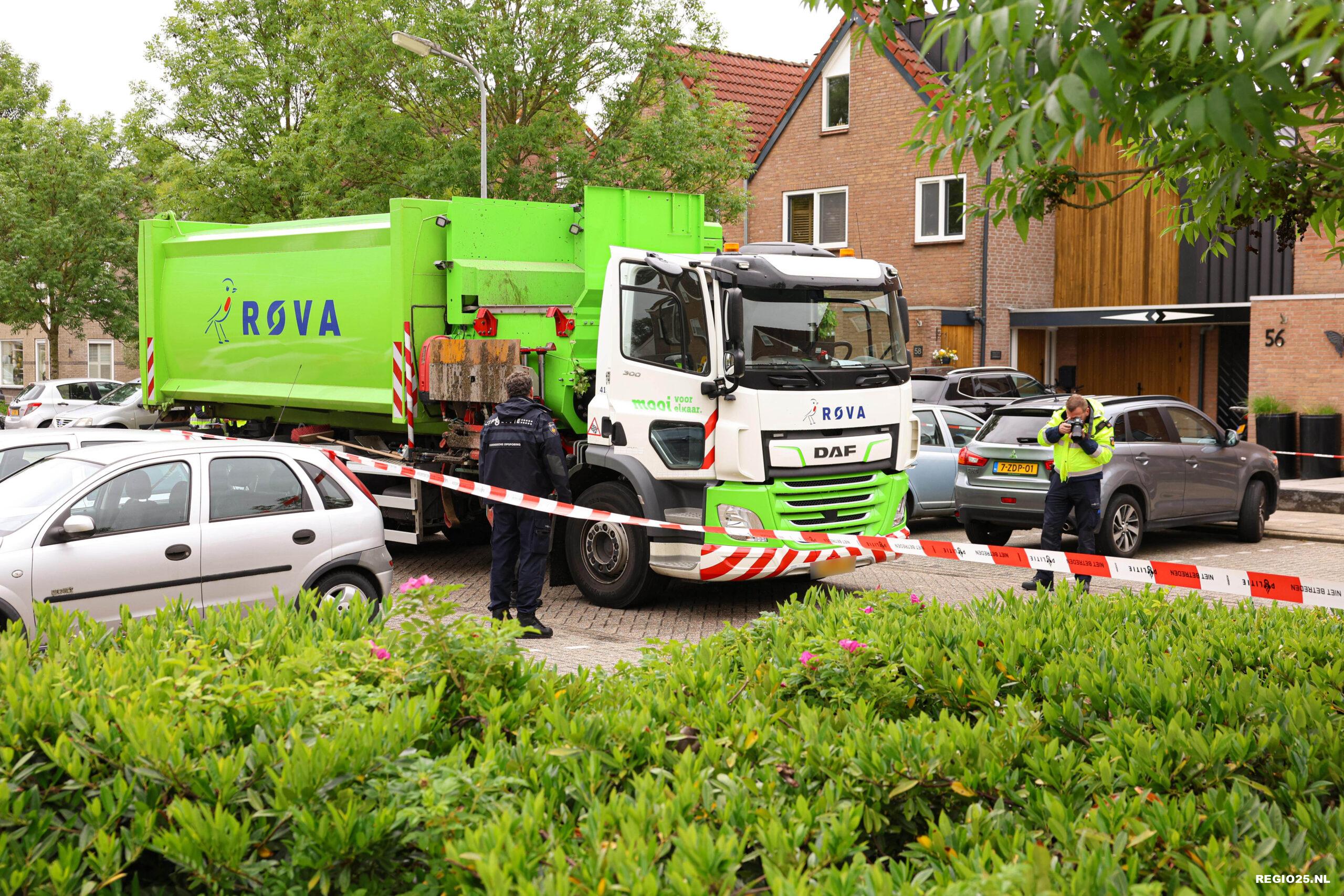 Fietser zwaargewond na botsing met vuilniswagen