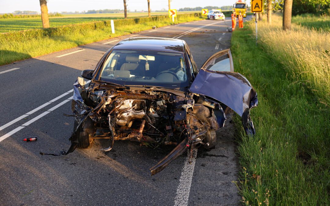 Motorblok uit auto geslingerd bij crash Nagelerweg