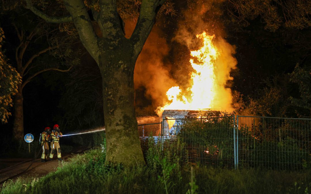 Keet gaat in vlammen op bij volkstuintjes