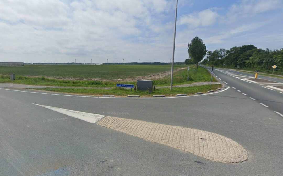 Bestuurder spoorloos bij auto in sloot