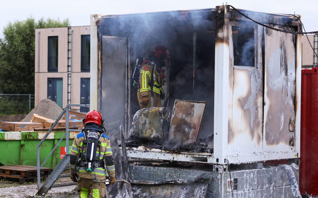 Sanitair unit uitgebrand op bouwplaats