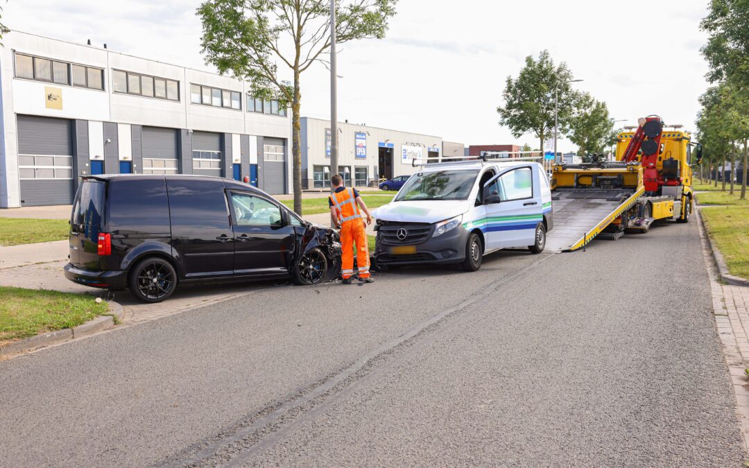 Flinke schade bij aanrijding Verlengde Gildenweg
