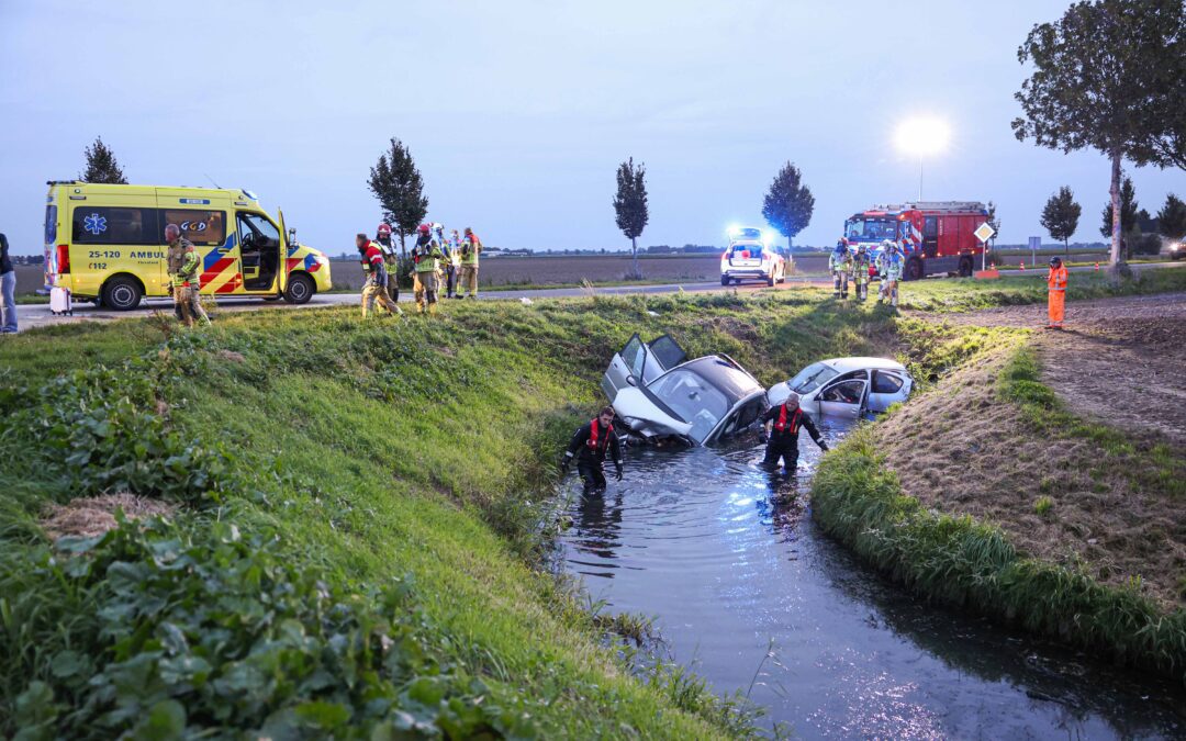 Twee auto’s te water na aanrijding op N713