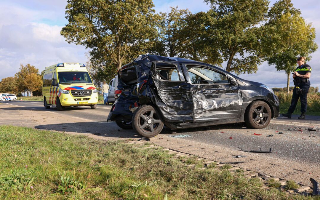 Ravage en boetes na aanrijding op Urkerweg