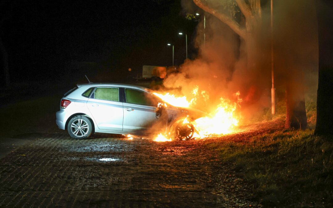 Opnieuw verdachte brand: Auto verwoest