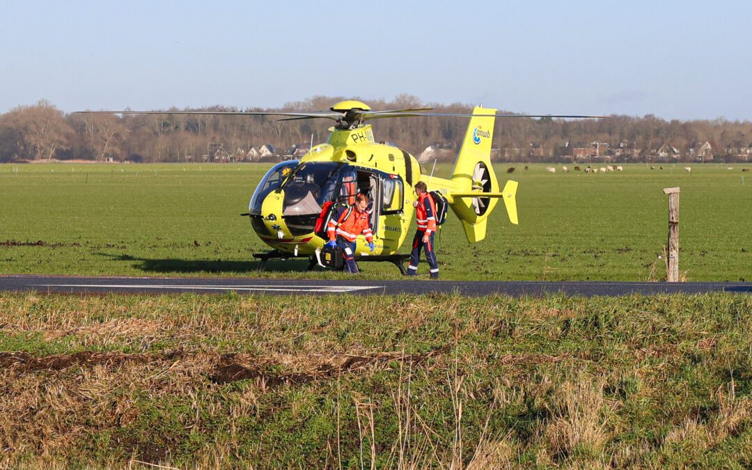 Traumahelikopter ingezet na valpartij Urkerweg