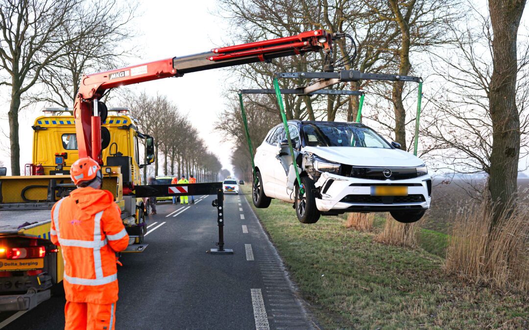 Nagelerweg afgesloten na ongeval met drie auto’s en trekker