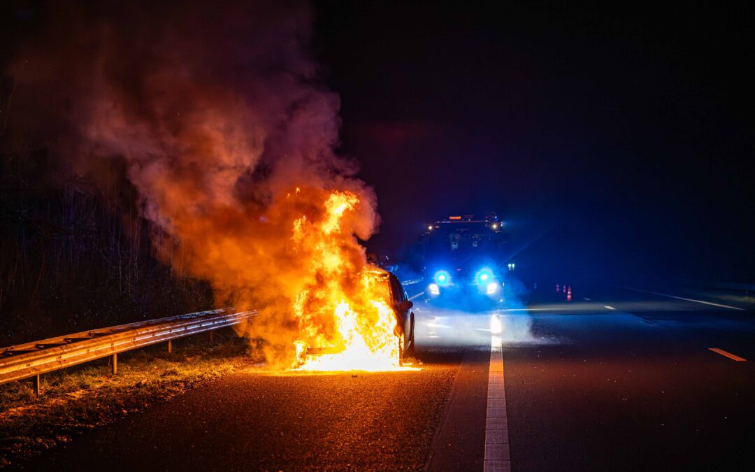 Auto uitgebrand op de A6 bij Bant