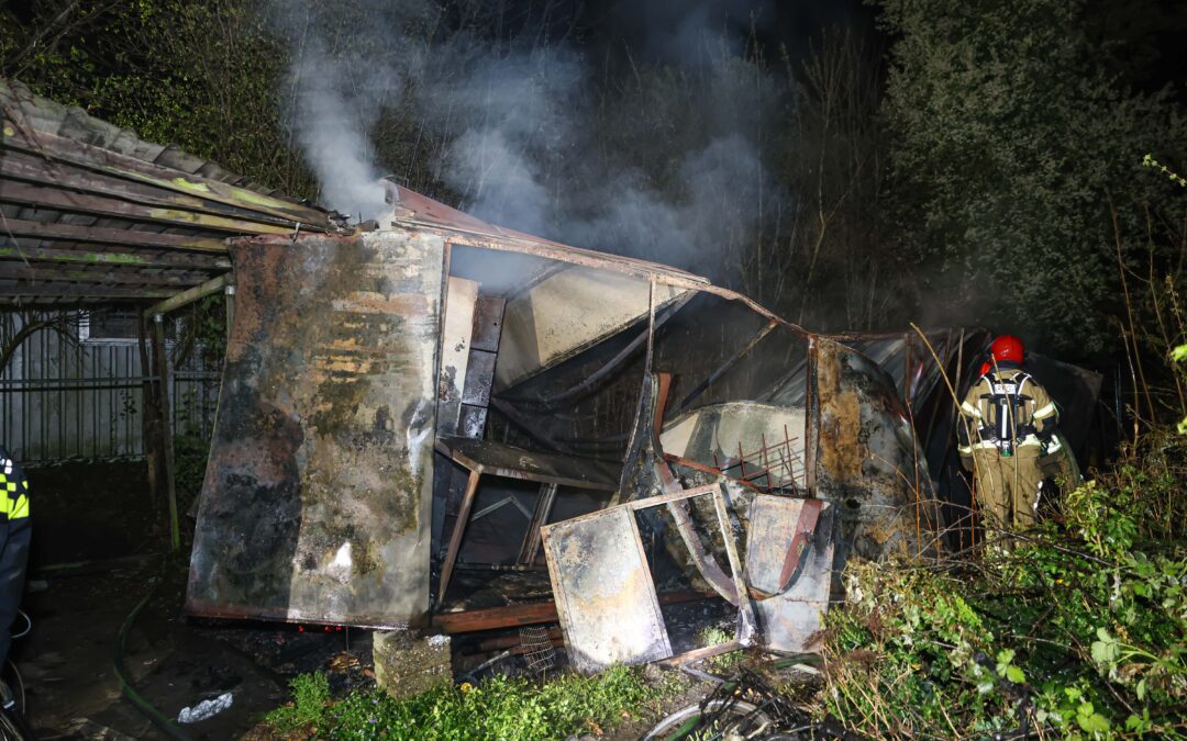 Flinke brand legt oude keet in de as