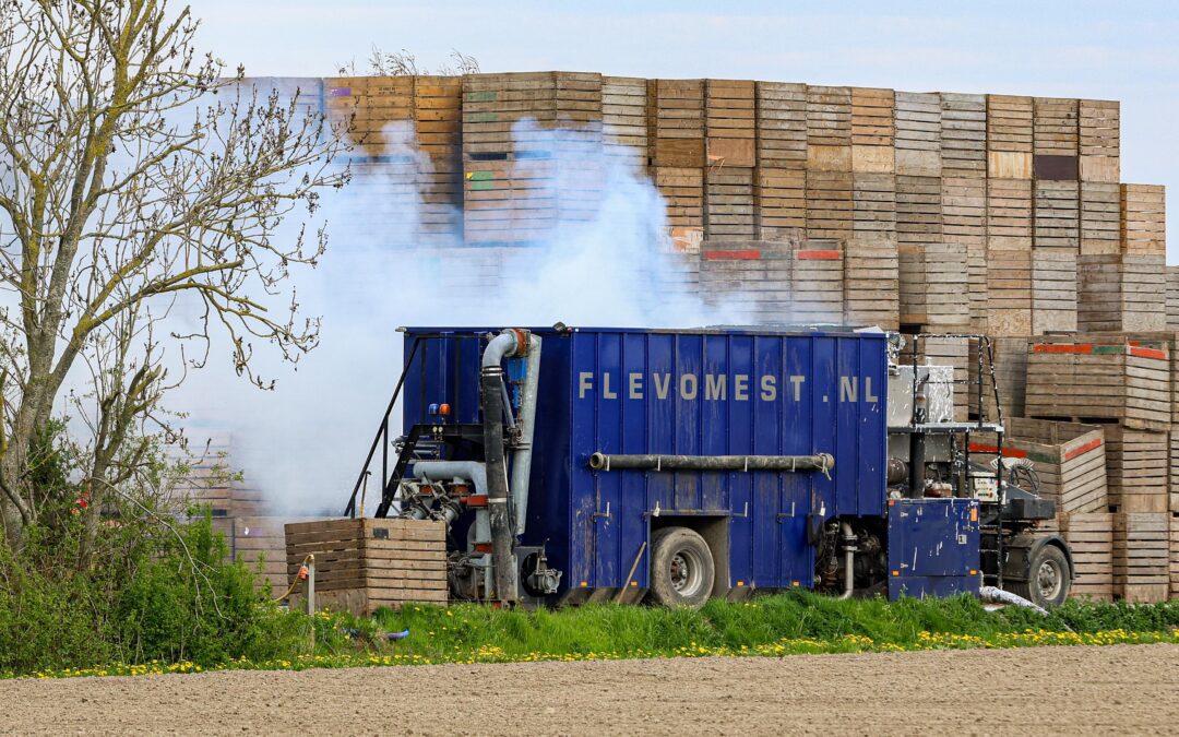Mestcontainer in brand aan de Sloefweg