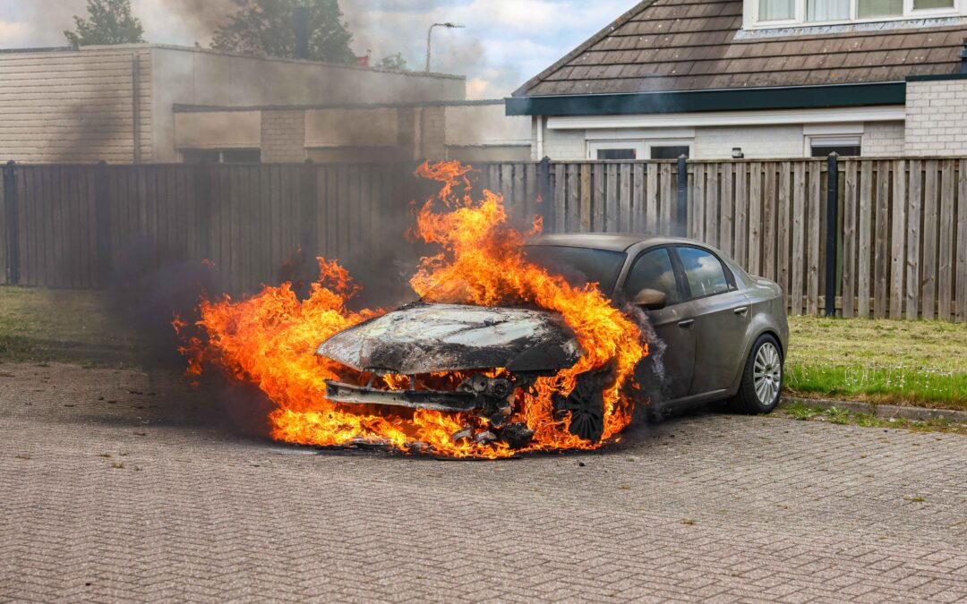 Auto uitgebrand aan de Traktieweg