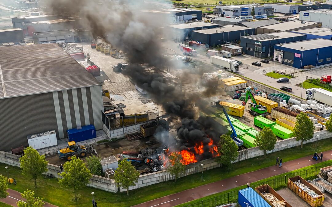 Flinke afvalbrand bij recyclingbedrijf