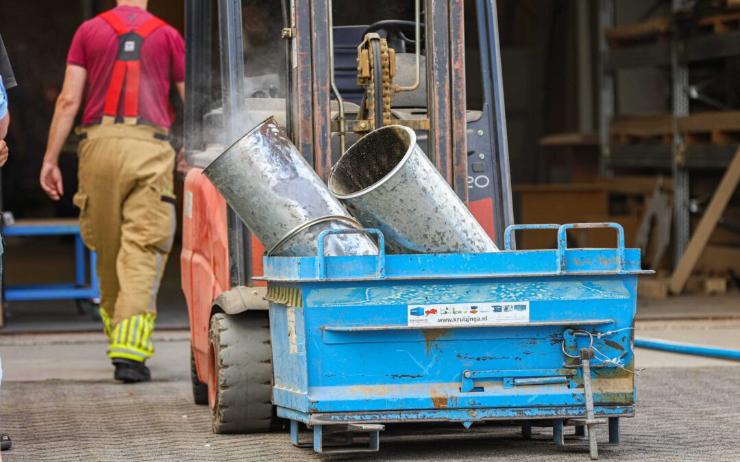 Smeulbrand bij interieurbedrijf snel geblust