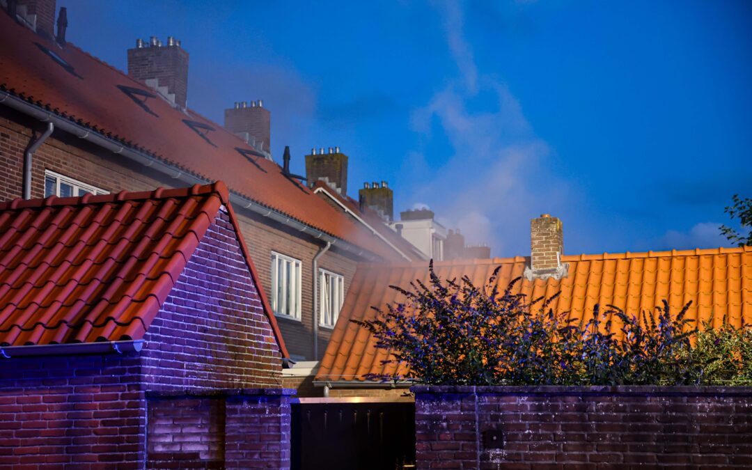 Schuurbrand achter woning snel geblust