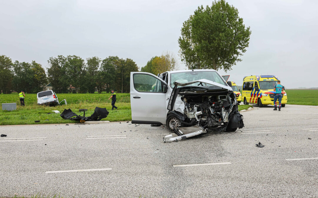 Gewonden bij aanrijding tussen taxibusje en bedrijfsbusje