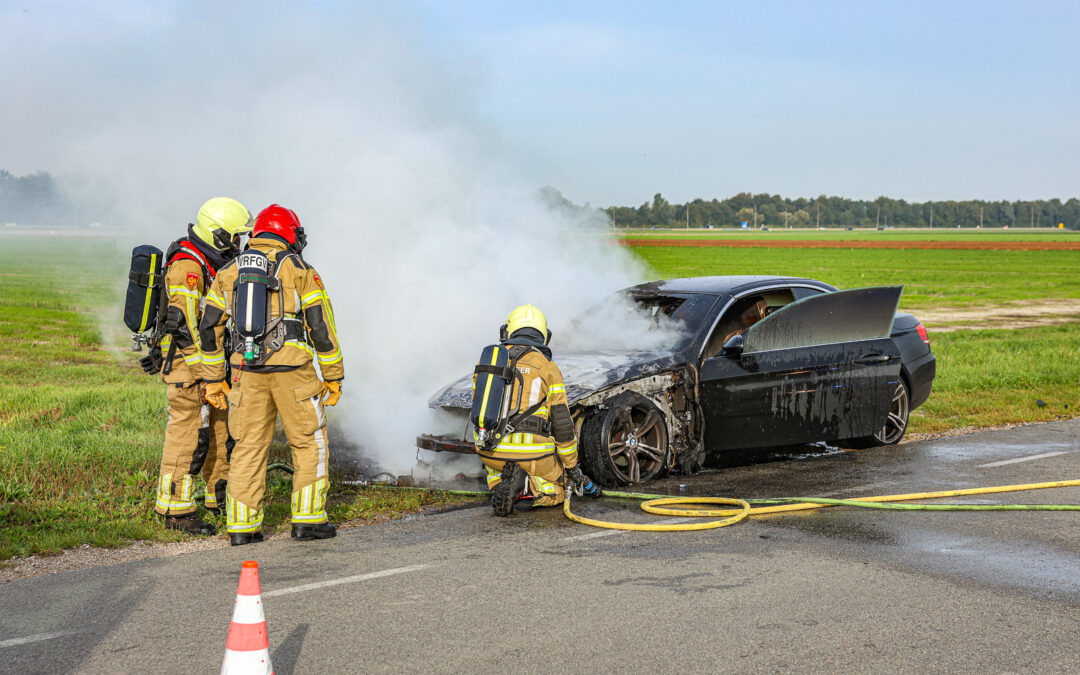 Auto uitgebrand op Friesepad