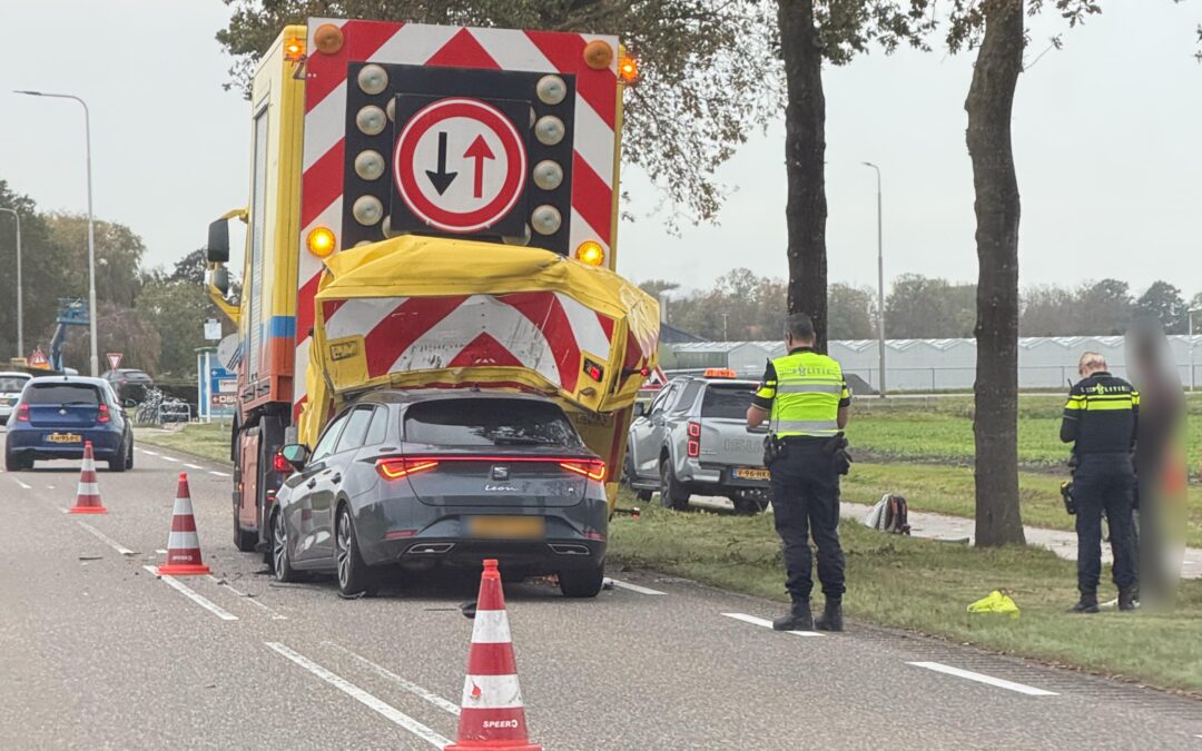 Auto botst op botsabsorber Kuinderweg
